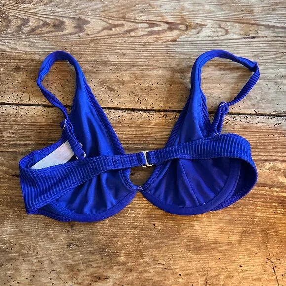 ~SOLD~ Blue ribbed bikini top by Hollister- Medium/ 34C/ 36B/ 32DD/ 34D - Picture 2 of 4